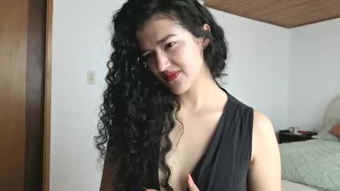 Snapshot of yourdreamgirl2025 chatting on March 17, 3:04 pm yourdreamgirl2025 online show from March 17, 3:04 pm