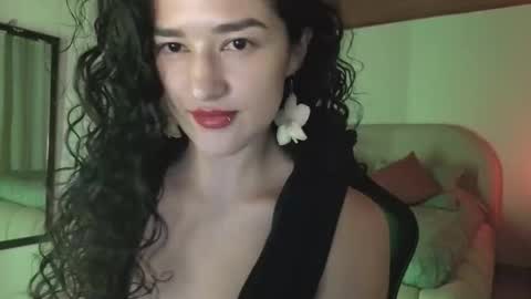 Snapshot of yourdreamgirl2025 chatting on May 1, 11:42 pm yourdreamgirl2025 online show from May 1, 11:42 pm