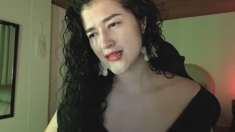 Snapshot of yourdreamgirl2025 chatting on May 14, 11:33 pm yourdreamgirl2025 online show from May 14, 11:33 pm