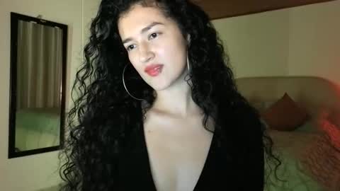 Snapshot of yourdreamgirl2025 chatting on May 25, 11:55 pm yourdreamgirl2025 online show from May 25, 11:55 pm