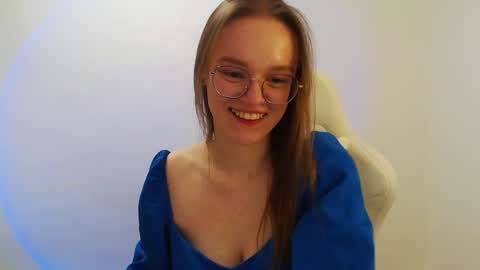 Snapshot of yourdreamray chatting on February 1, 12:07 am Lana online show from February 1, 12:07 am