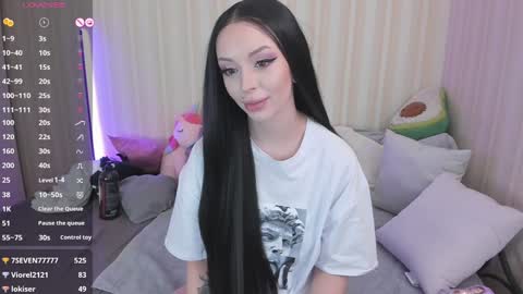 Snapshot of youreyesgazm chatting on December 17, 11:39 am Mary online show from December 17, 11:39 am