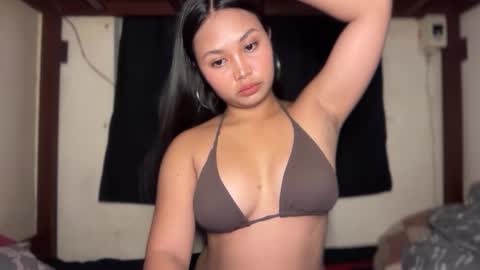 Snapshot of yourfantasyyy_ chatting on April 15, 7:54 pm yourfantasyyy_ online show from April 15, 7:54 pm