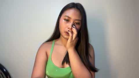 Snapshot of yourfantasyyy_ chatting on May 4, 9:33 pm yourfantasyyy_ online show from May 4, 9:33 pm