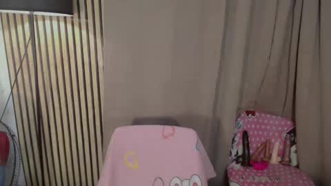 Snapshot of yourfavoratevivian chatting on February 14, 9:33 pm Vivian online show from February 14, 9:33 pm