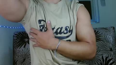 yourfavorite_bigclit online show from September 28, 8:09 am