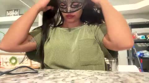 yourfavoritex3 online show from October 13, 9:42 am