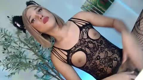 yourgirlnextdoor18 online show from May 18, 3:24 am