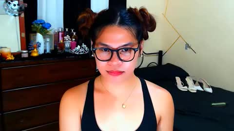 yourgoddesscruella online show from March 26, 7:25 am