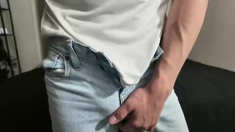 yourguuy21 online show from December 19, 8:32 am