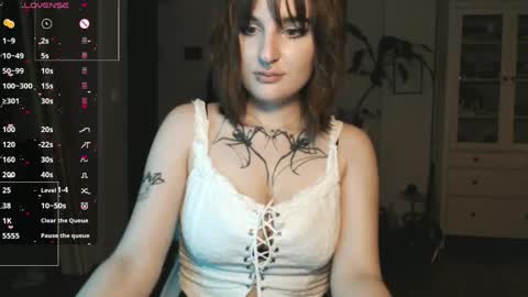 Snapshot of yourhanna_ chatting on May 1, 5:17 pm hanna online show from May 1, 5:17 pm