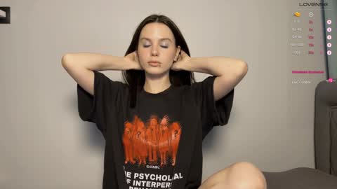 Snapshot of yourher0in chatting on December 31, 7:10 am Aida online show from December 31, 7:10 am