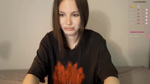 Snapshot of yourher0in chatting on January 2, 1:51 pm Aida online show from January 2, 1:51 pm