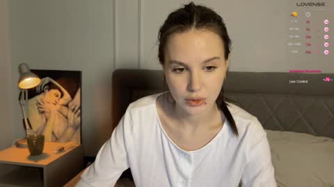 Snapshot of yourher0in chatting on January 6, 11:18 am Aida online show from January 6, 11:18 am