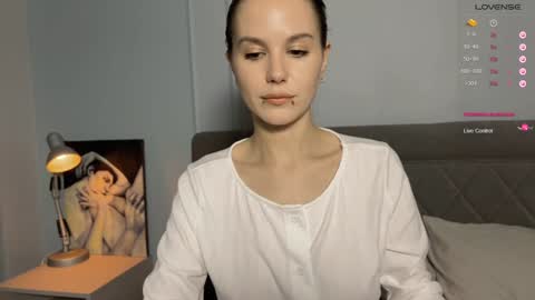 Snapshot of yourher0in chatting on January 6, 2:25 pm Aida online show from January 6, 2:25 pm