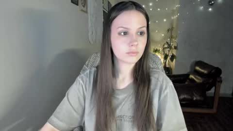 Snapshot of yourher0in chatting on January 12, 9:14 am Aida online show from January 12, 9:14 am