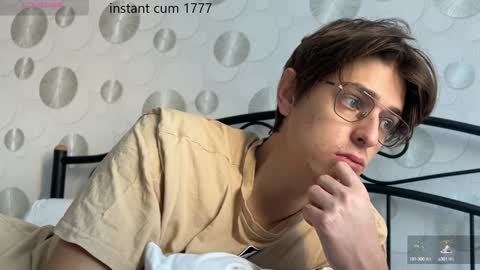 Chris online show from December 9, 7:28 am