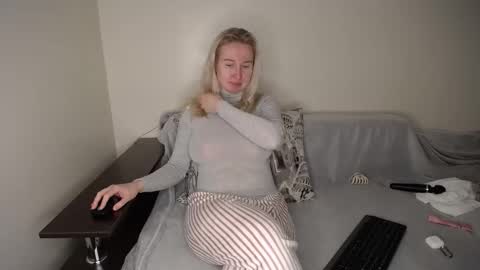 Iamyourdream online show from April 3, 3:32 pm