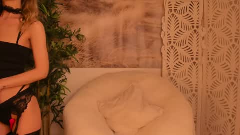 Sarah online show from January 27, 8:28 pm