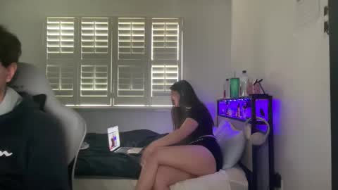 Snapshot of yourmila1 chatting on February 25, 9:46 pm yourmila1 online show from February 25, 9:46 pm