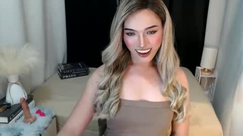 TIFFANY SUCKING QUEEN online show from March 29, 5:07 am