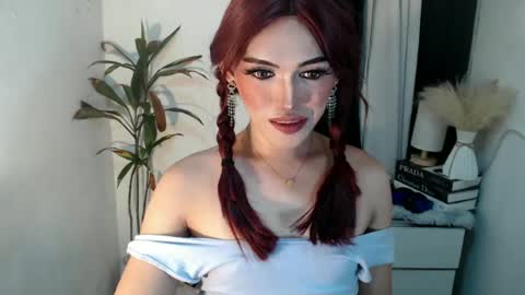 TIFFANY SUCKING QUEEN online show from June 16, 2:36 am
