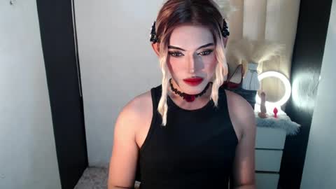 Snapshot of yournaughtykendal chatting on August 9, 3:19 am TIFFANY SUCKING QUEEN online show from August 9, 3:19 am