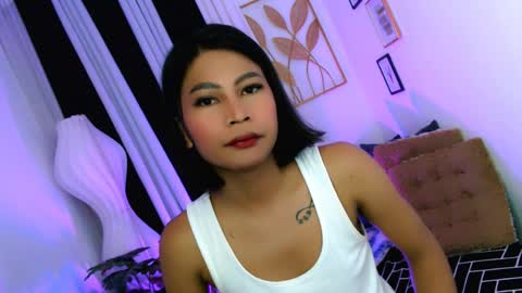 Snapshot of yourprettybella_ts chatting on May 21, 3:35 am yourprettybella_ts online show from May 21, 3:35 am