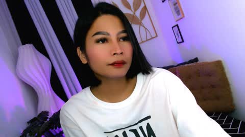 Snapshot of yourprettybella_ts chatting on May 22, 10:43 am yourprettybella_ts online show from May 22, 10:43 am