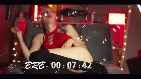 Snapshot of yourprettykate_ chatting on December 6, 7:54 am online show from December 6, 7:54 am