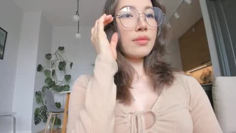 youre meyy online show from April 6, 9:54 am