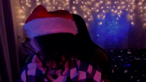 Snapshot of yourscosmic chatting on December 31, 3:12 am Yours Cosmic online show from December 31, 3:12 am