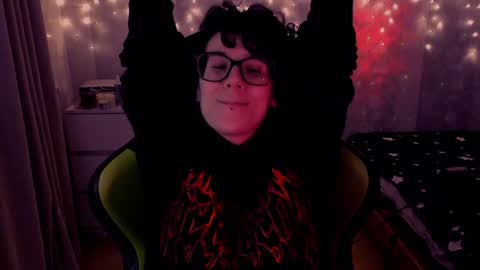 Snapshot of yourscosmic chatting on January 15, 8:58 pm Yours Cosmic online show from January 15, 8:58 pm