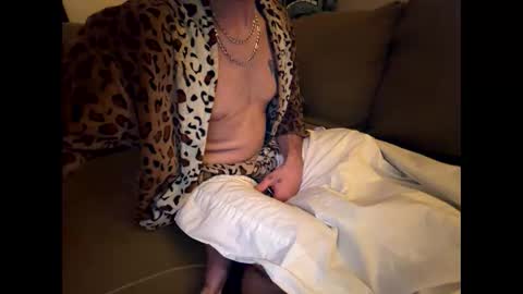 Snapshot of yourslavboy chatting on April 27, 10:24 am yourslavboy online show from April 27, 10:24 am