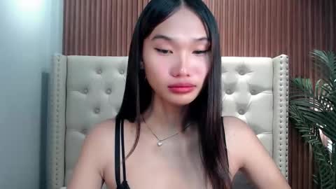 yoursluttyashxx online show from December 3, 5:33 pm