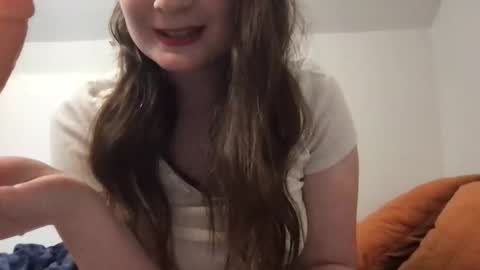 YoursTrulyBella online show from April 18, 2:48 am