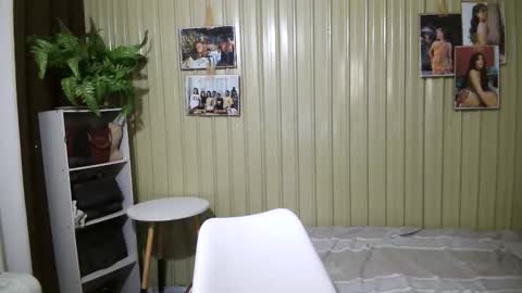 yoursubmissive_larah online show from March 10, 5:01 am