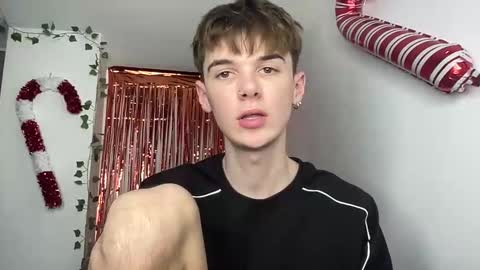 yoursweetyguy online show from February 11, 2:44 pm