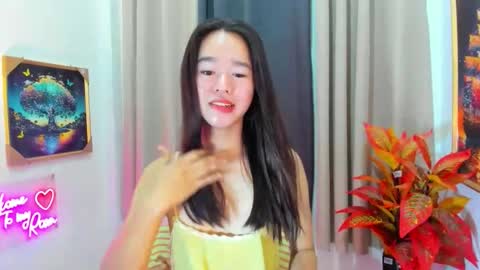 yourtinybunny online show from April 6, 6:14 am