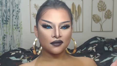 Snapshot of yourtrannyqueenxxx chatting on July 28, 10:53 pm Anastacia Grey online show from July 28, 10:53 pm