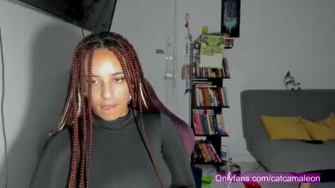elizabeth  ju   online show from May 18, 1:24 am