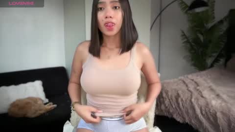Snapshot of yowginethegreat chatting on December 8, 7:37 am YowgineTheGreat online show from December 8, 7:37 am