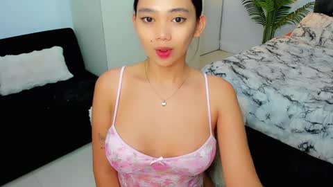 Snapshot of yowginethegreat chatting on February 11, 10:26 am YowgineTheGreat online show from February 11, 10:26 am