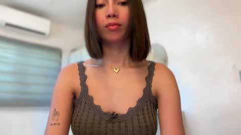 YowgineTheGreat online show from April 22, 6:27 am