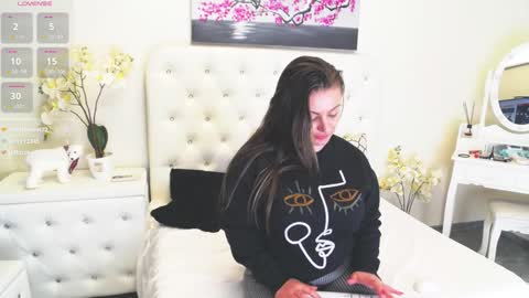 Snapshot of ysabell01 chatting on December 7, 12:45 pm Ysabel online show from December 7, 12:45 pm