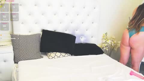 Snapshot of ysabell01 chatting on December 9, 8:44 am Ysabel online show from December 9, 8:44 am