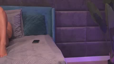 Snapshot of yssabelfox chatting on September 19, 6:04 am Foxie online show from September 19, 6:04 am