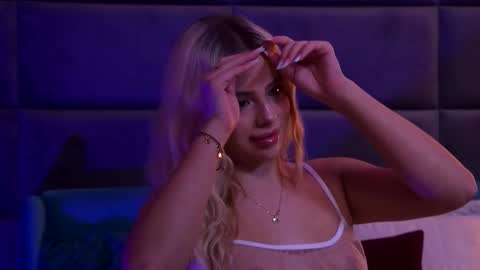 Snapshot of yssabelfox chatting on November 7, 3:56 pm Foxie online show from November 7, 3:56 pm