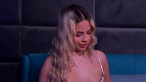 Snapshot of yssabelfox chatting on November 29, 6:22 pm Foxie online show from November 29, 6:22 pm