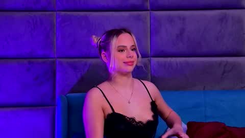 Snapshot of yssabelfox chatting on December 15, 2:54 pm Foxie online show from December 15, 2:54 pm